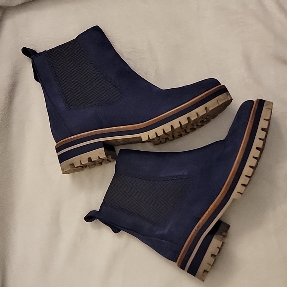 Timberland Women's Courmayeur Valley Chelsea Blue nubuck 9